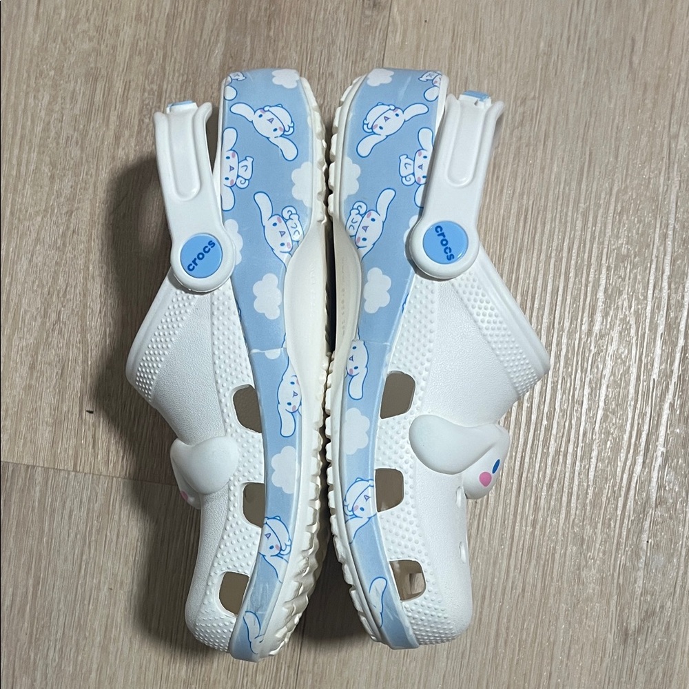 CROCS Cinnamoroll White Kids Clogs - Picture 4 of 9
